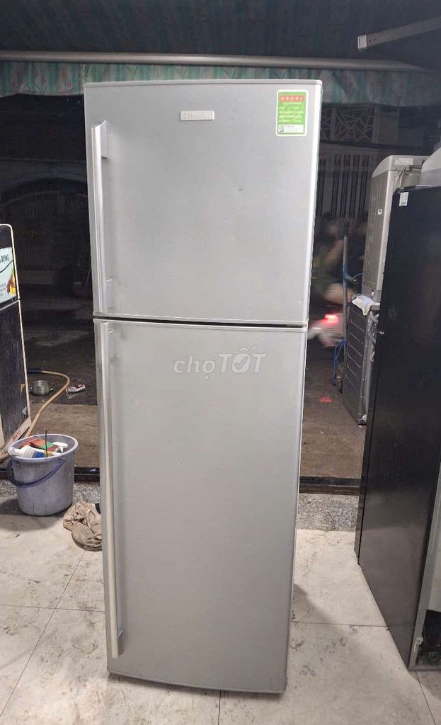 Tủ lạnh 250 lít electrolux zin đẹp