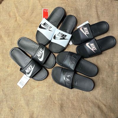 dép nike-benassi đen trắng thanh lí xả kho. Mua bán Giày dép tại Quận Bình Thạnh Tp Hồ Chí Minh được đăng bởi Truong Duy