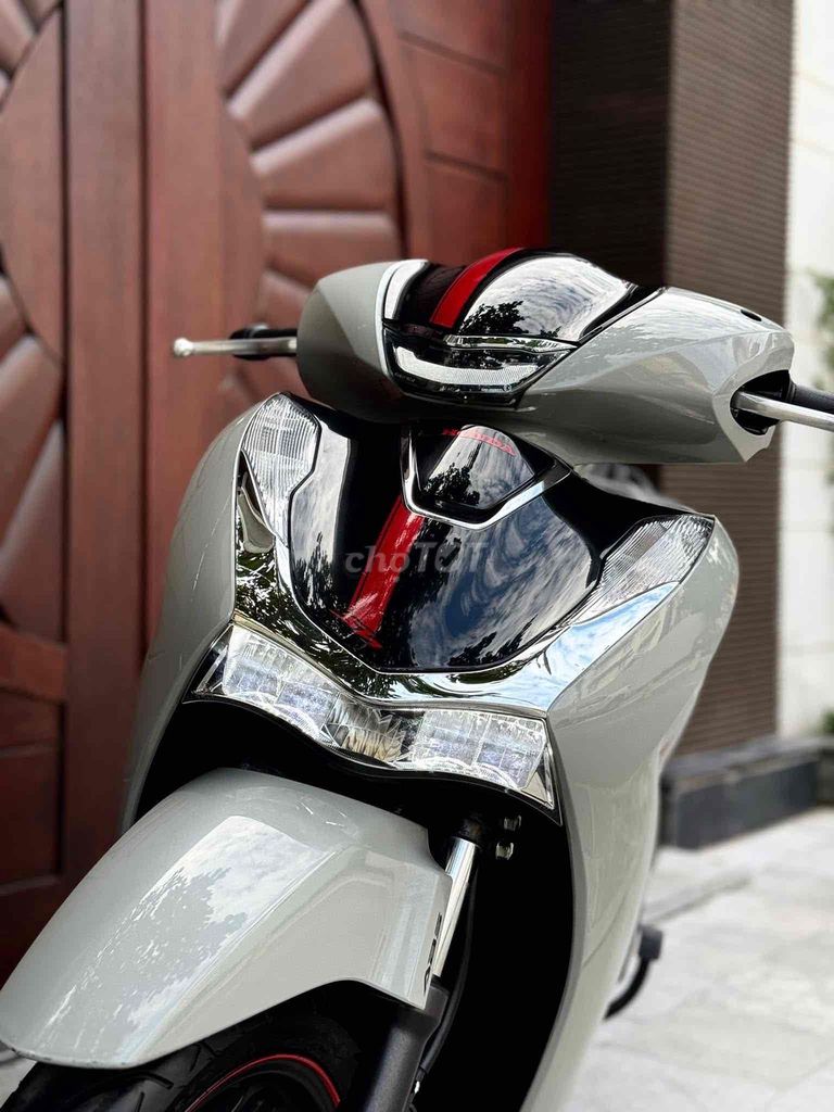 Honda SH 160 ABS 2023 Trắng 8000km. Mua bán Xe máy tại Quận Cầu Giấy Hà Nội được đăng bởi Tuấn Việt Motor hình 5