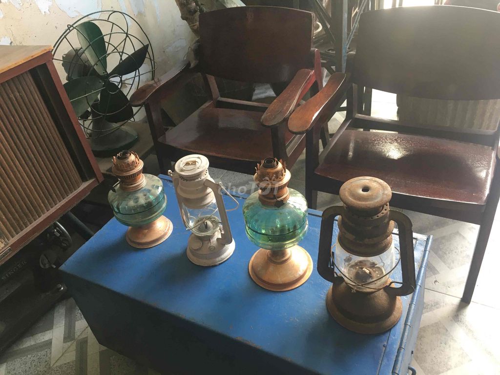 2 đèn dầu và 2 đèn bão decor vintage