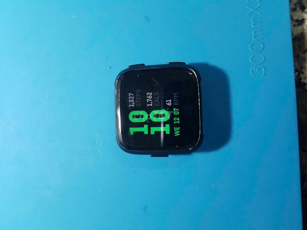 Fitbit Versa 1 cũ bảo hành 2  tháng có (ship cod)