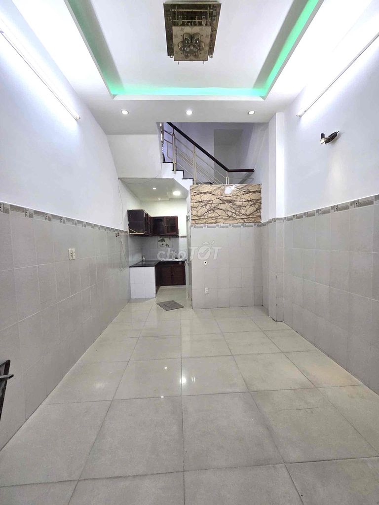 Аренда · 3 комн. · 28 м² · Quận 8, ул. Đường Phạm Thế Hiển