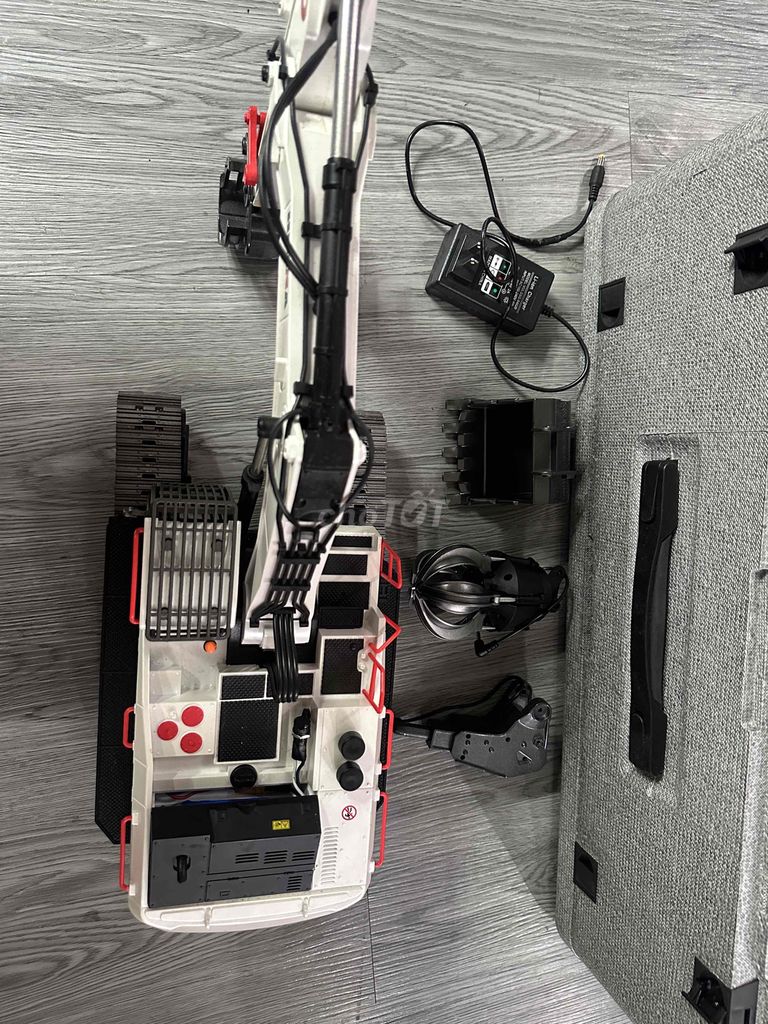 Máy xúc RC huina 1594 new 99% fullbox. Mua bán Phương tiện khác tại Quận 4 Tp Hồ Chí Minh được đăng bởi NVL hình 2