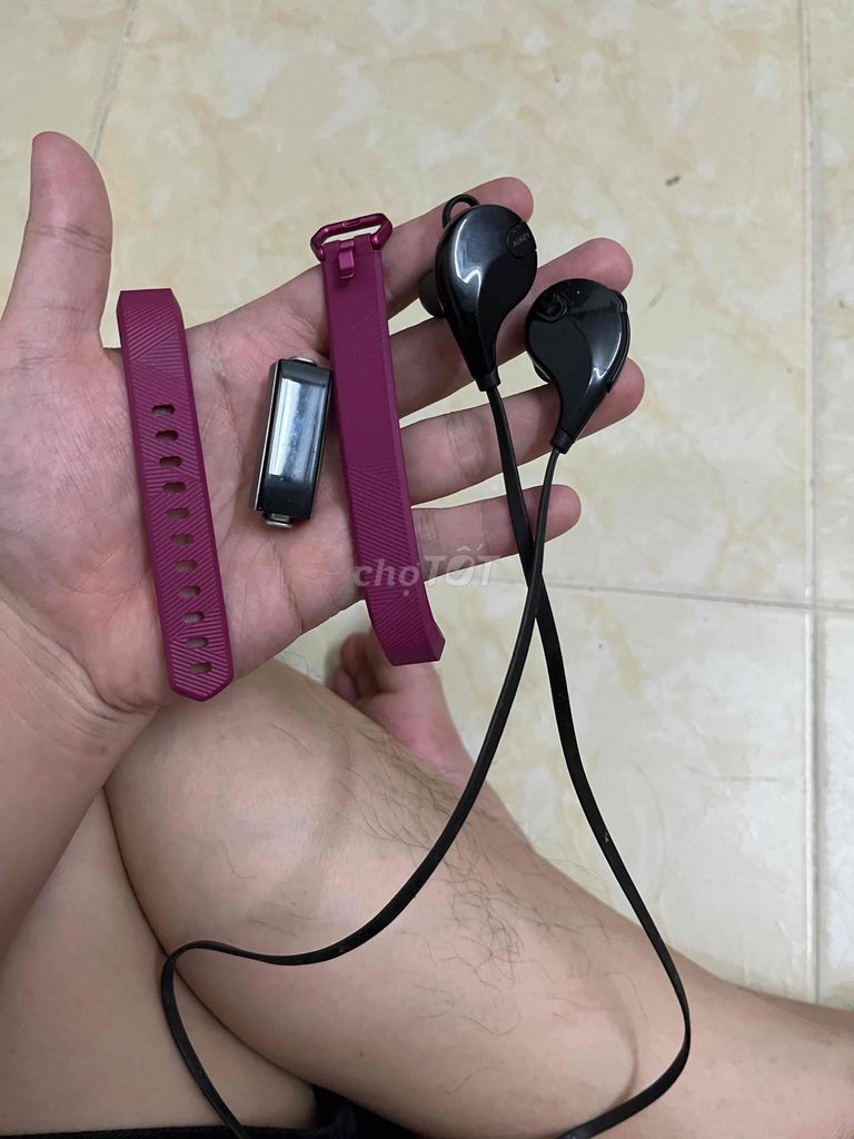 Đồng hồ fitbit kèm tai Anker đeo sống ạ