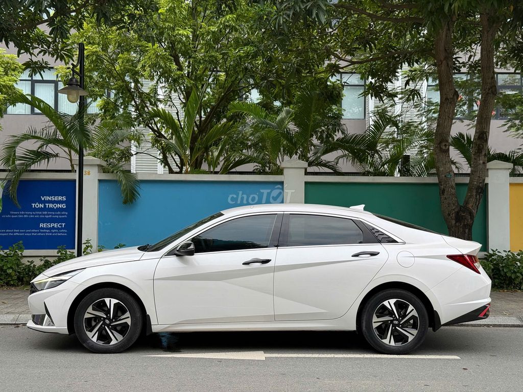Elantra 1.6 sx 2022 model 23 đặc biệt. Mua bán Ô tô tại Quận Long Biên Hà Nội được đăng bởi PHÚC LÂM  AUTO hình 2