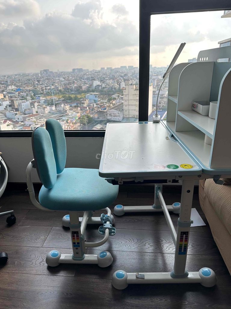 Bàn học trẻ em Nhựa, Kim loại. Mua bán Bàn ghế tại Quận Tân Phú Tp Hồ Chí Minh được đăng bởi LAM DIEU LINH hình 1