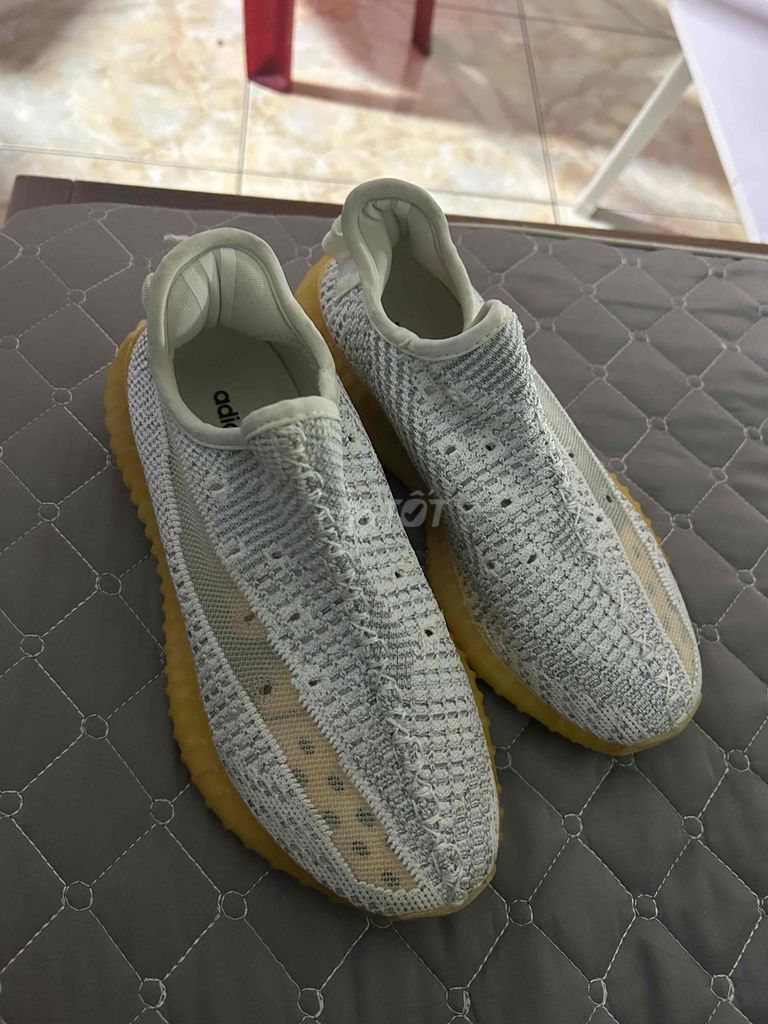 Giày Adidas Yeezy 350 Trắng 38 Mới ( mất dây ). Mua bán Giày dép tại Quận Dương Kinh Hải Phòng được đăng bởi ngothanhvans hình 1