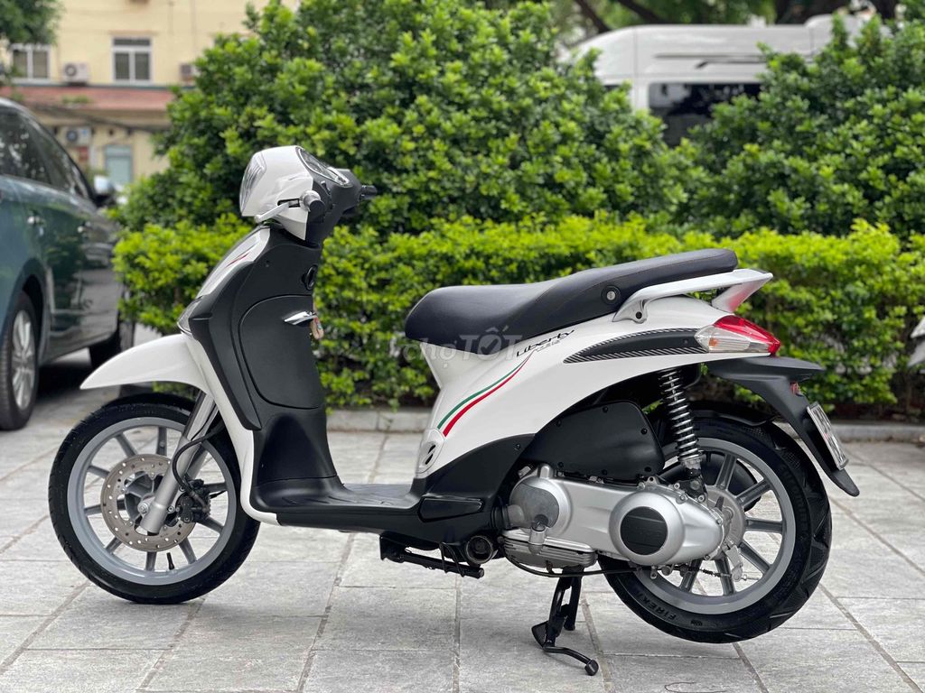 Liberty 125 ie 2012 màu trắng xe như mới. Mua bán Xe máy tại Quận Cầu Giấy Hà Nội được đăng bởi Anh Khoa hình 4