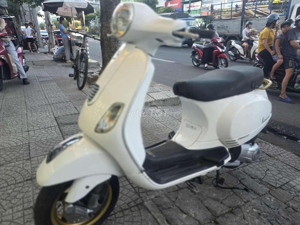 Vespa 3v ie. Mua bán Xe máy tại Quận Liên Chiểu Đà Nẵng được đăng bởi Mua Bán Xe Máy Cũ Quốc Thanh hình 6