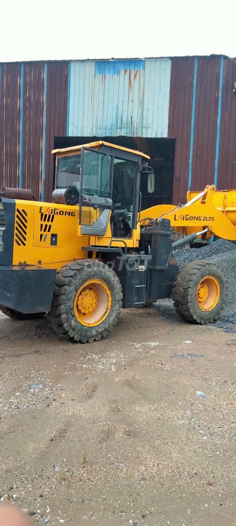 Máy xúc lật Laigong ZL25. gầu 1.5 m³ tải 1.5 tấn. Mua bán Phương tiện khác tại Huyện Thuỷ Nguyên Hải Phòng được đăng bởi Hai hình 2
