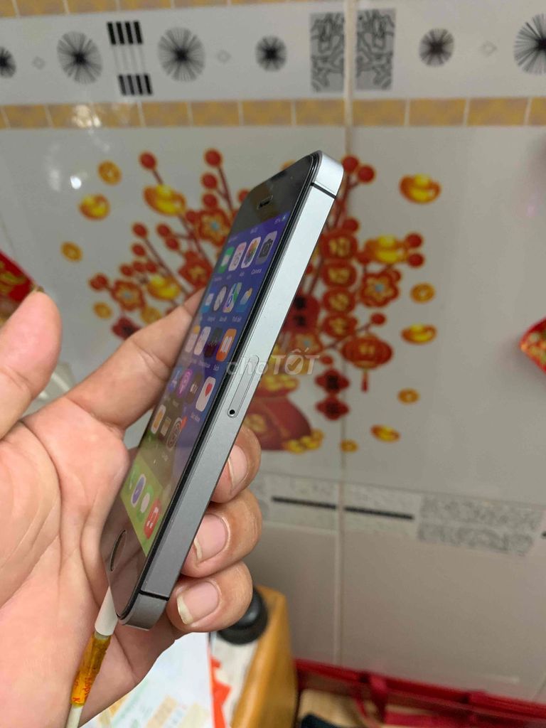 Apple iPhone 5SE 64GB Xám. Mua bán Điện thoại tại Quận Bình Tân Tp Hồ Chí Minh được đăng bởi minh tri hình 1