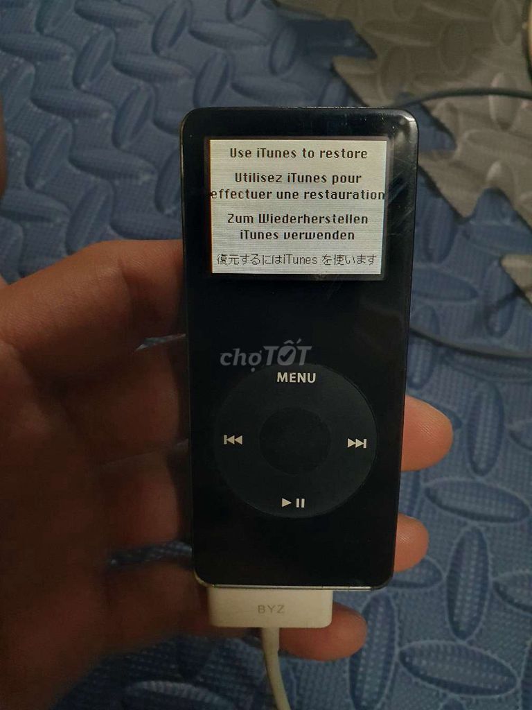 Apple iPod Nano 1 4GB ghim nguồn lên như hình. Mua bán Tivi, Âm thanh tại Quận Gò Vấp Tp Hồ Chí Minh được đăng bởi Kiều Đức Thiện hình 1