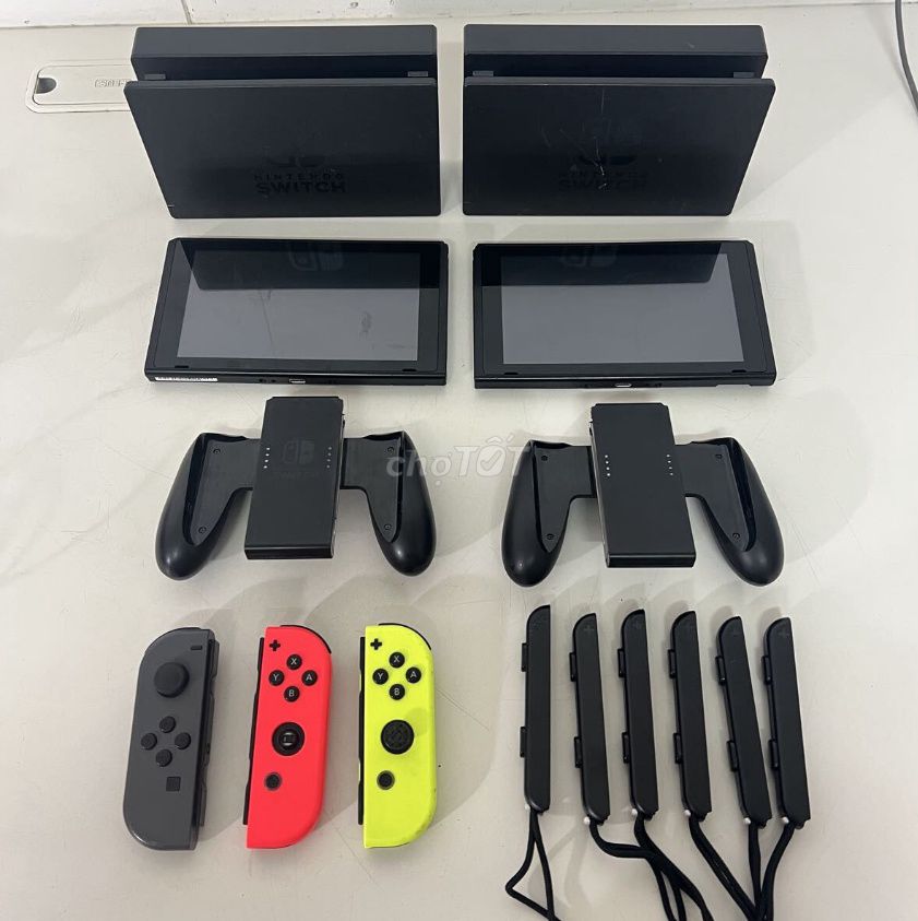 2 Nintendo Switch V1 Đen Đỏ Vàng (có lẻ). Mua bán Thiết bị chơi game tại Huyện Hóc Môn Tp Hồ Chí Minh được đăng bởi Meomeo hình 1