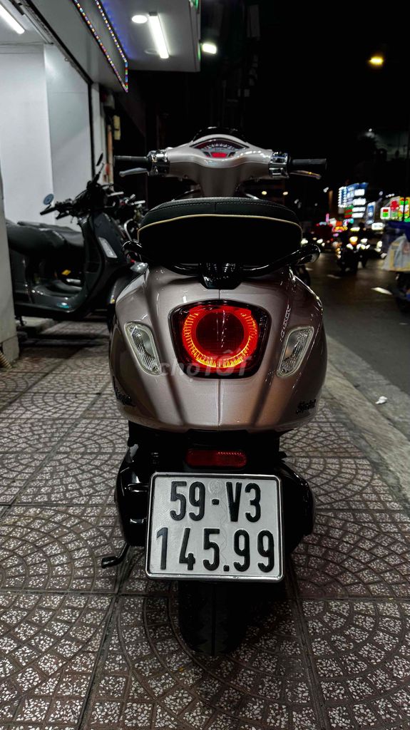 Vespa Sprint hồng Porsche. Mua bán Xe máy tại Quận Phú Nhuận Tp Hồ Chí Minh được đăng bởi VESPA  PIAGGIO BẢO HƯNG Vespa cũ trả góp  hình 6