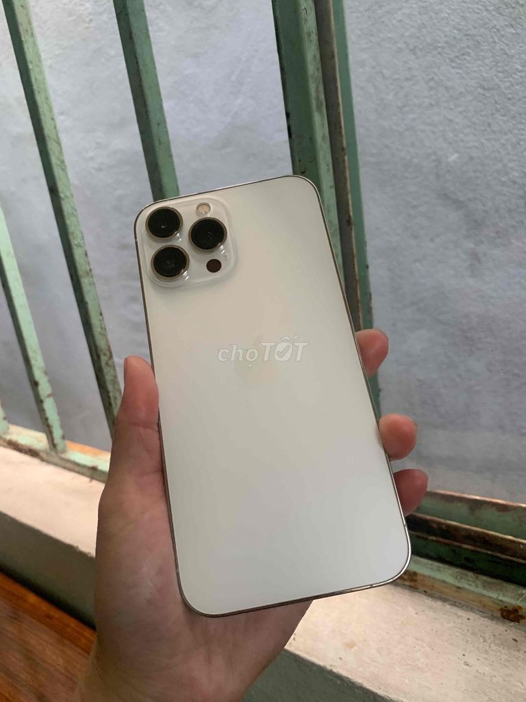 iPhone 13 Pro Max 128GB Trắng VNA, nguyên zin áp. Mua bán Điện thoại tại Quận Hải Châu Đà Nẵng được đăng bởi Hieu hình 1
