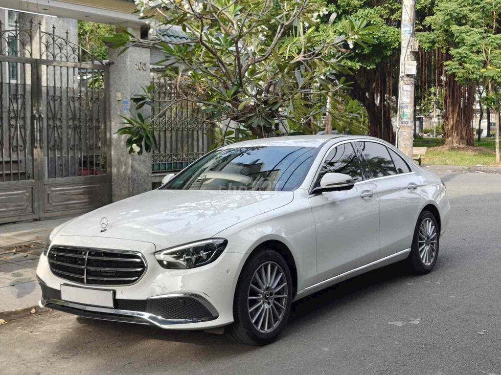 Mercedes E200 Exclusive ĐKLĐ 2025 Trắng/Nâu. Mua bán Ô tô tại Quận Bình Tân Tp Hồ Chí Minh được đăng bởi Thanh Nhã Xe Lướt Sài Gòn hình 2