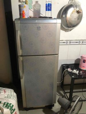 Cần bán tủ lạnh 900k