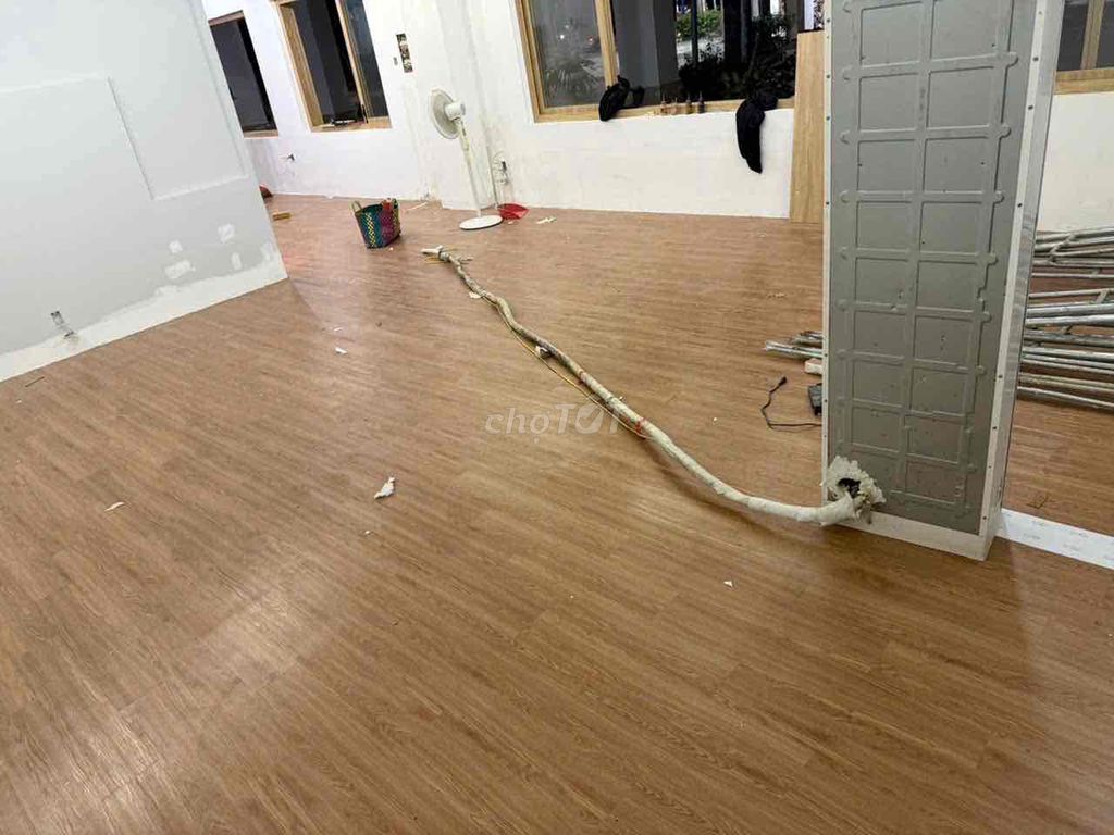 Sàn nhựa  vân gỗ Q1 bảo hành tốt. Mua bán Nội thất, đồ gia dụng khác tại Quận 1 Tp Hồ Chí Minh được đăng bởi Hy hình 1