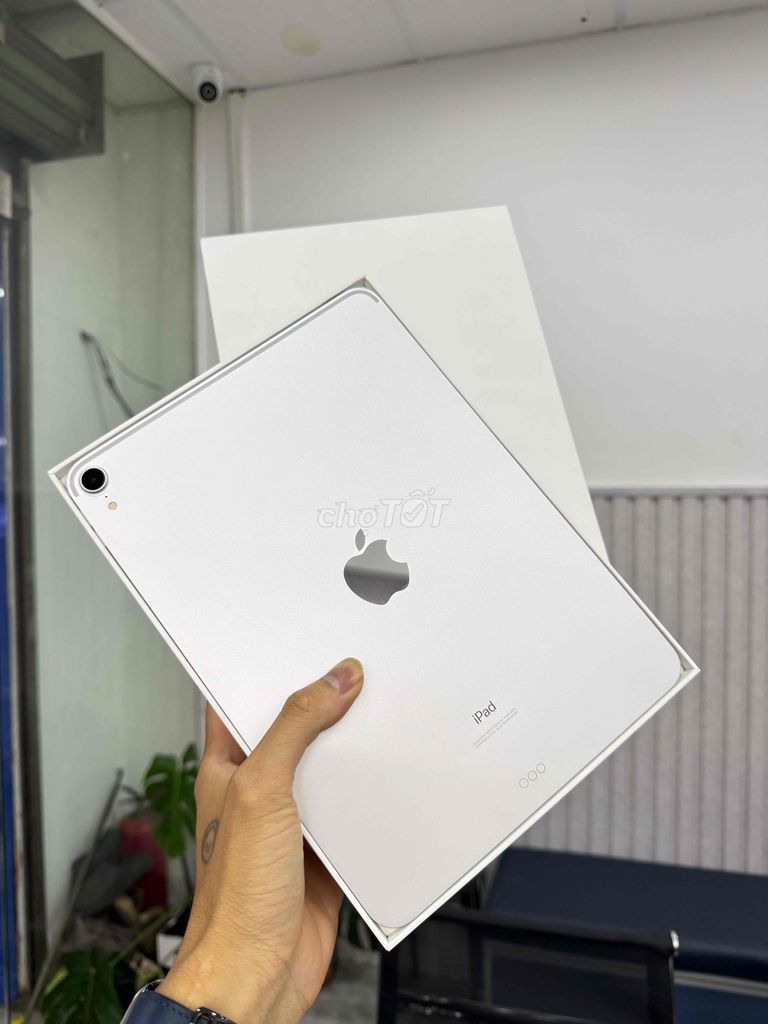 Ipad pro 2018 64gb wifi fullboxx xạc 28L bh 11/25