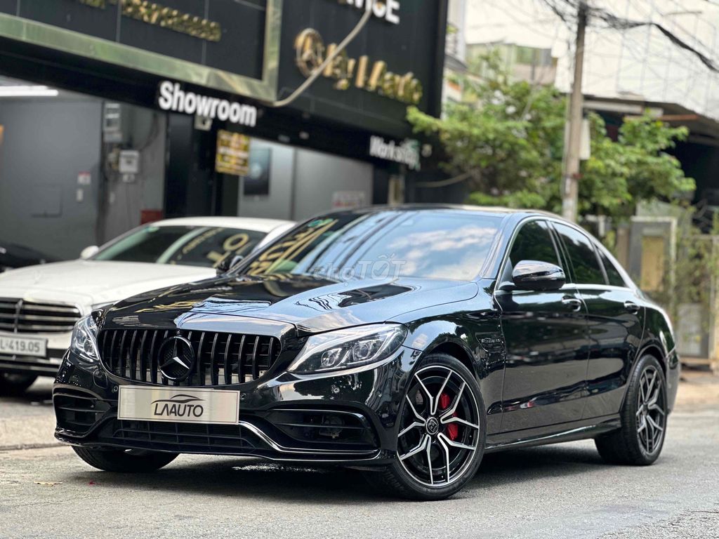 Mercedes Benz C300 AMG 2018 Up full C63