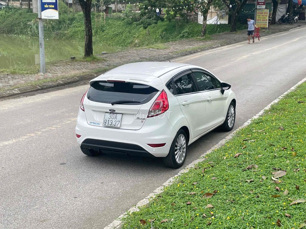 Ford Fiesta 2015 S 1.5 AT số tự động đẹp xuất sắc. Mua bán Ô tô tại Huyện Sóc Sơn Hà Nội được đăng bởi Xuân Khánh ô tô hình 3