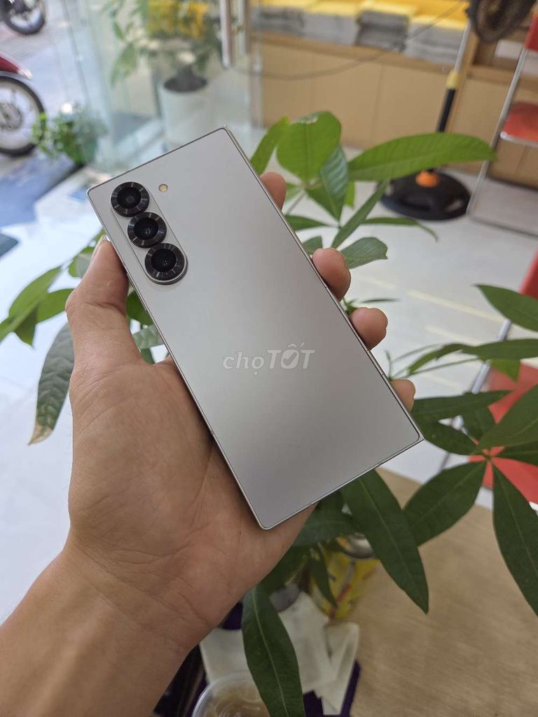 Samsung Z Fold 6 Bạc. Mua bán Điện thoại tại Quận Hải Châu Đà Nẵng được đăng bởi MiPhone hình 1