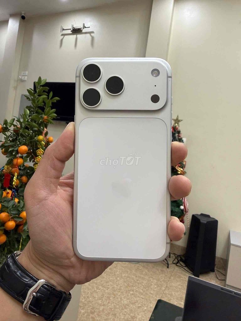 Apple iPhone 17 Pro Max Trắng. Mua bán Điện thoại tại Thị xã Hoàng Mai Nghệ An được đăng bởi nguyễn thi hình 1