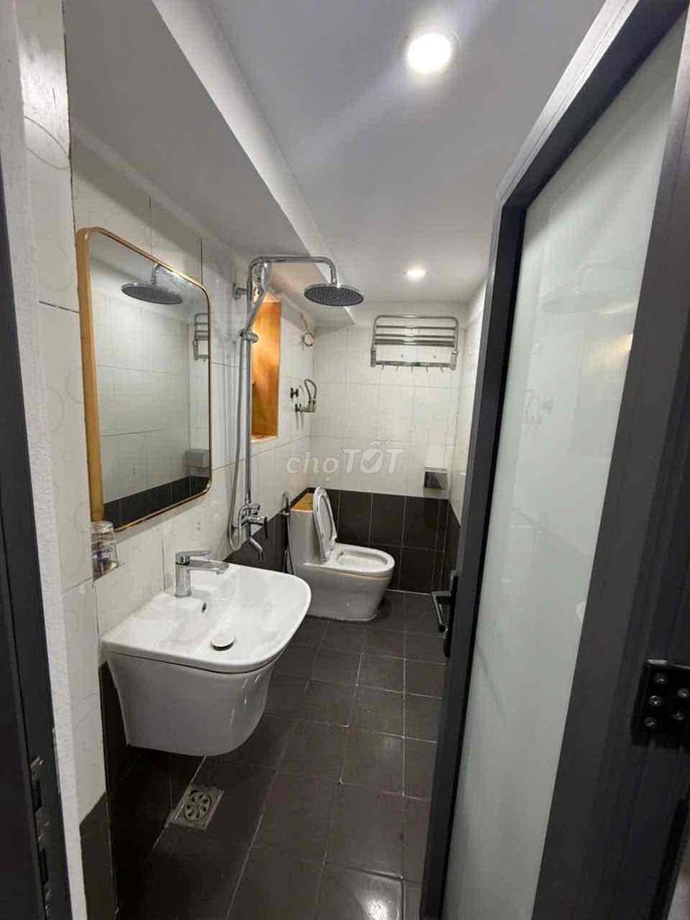 Cần bán gấp căn tập thể S=75m2, lô góc, sổ đỏ trao tay, full nội thất
