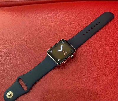 bán apple watch seri 1 . 42mm viềng kim loại bạc !