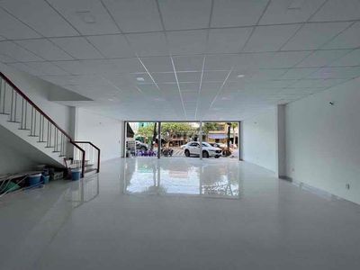🎯BĐSNHAPHO - Phạm Hùng DTSD 650M2, trống suốt🎯. Cho thuê văn phòng, mặt bằng kinh doanh tại Huyện Hòa Vang Đà Nẵng được đăng bởi Mỹ Duyên
