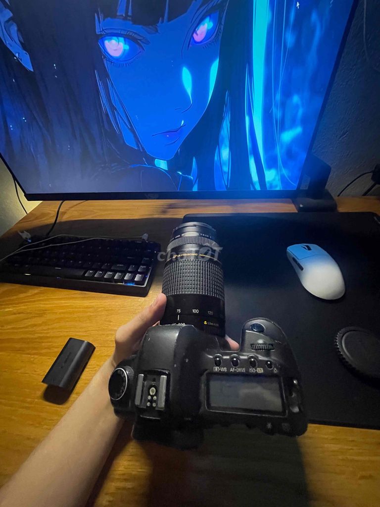 Máy ảnh Canon 5D Mark II Đen ống kính 75-300mm. Mua bán Máy ảnh, Máy quay tại Thành phố Dĩ An Bình Dương được đăng bởi Thiên Duck hình 1