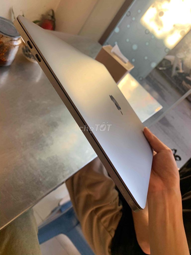 Xác MacBook Pro M1 Bạc Hỏng pin, icl. Mua bán Laptop tại Quận Nam Từ Liêm Hà Nội được đăng bởi Hà Trần hình 1
