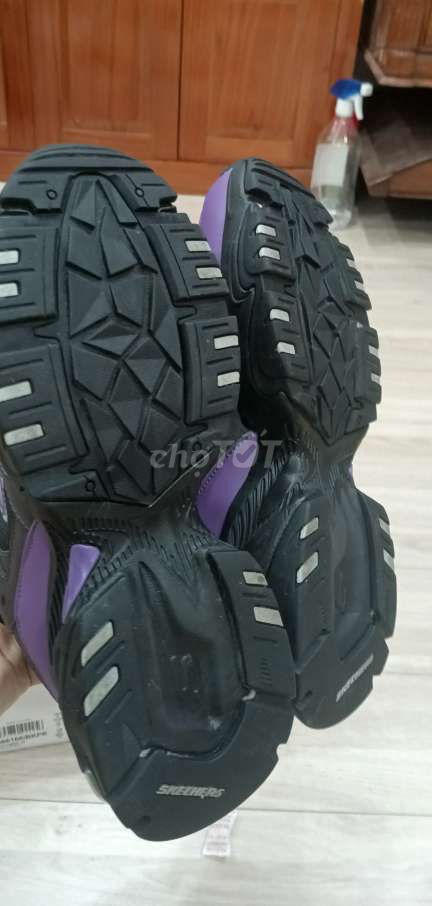 Giày Size 41 SKECHERS PUNCH
chính hãng new Fullbox