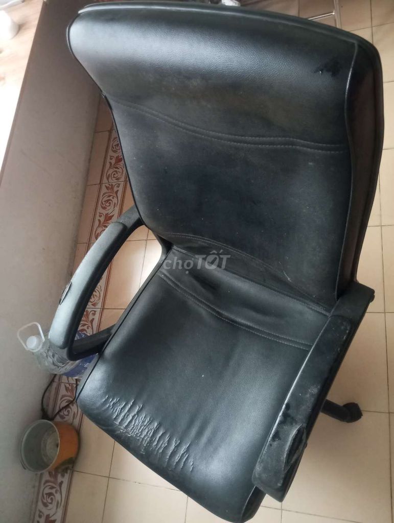 Ghế xoay văn phòng Hòa Phát Đệm Đen Cũ. Mua bán Đồ dùng văn phòng tại Quận Hoàng Mai Hà Nội được đăng bởi Ngan K. Hoang hình 1