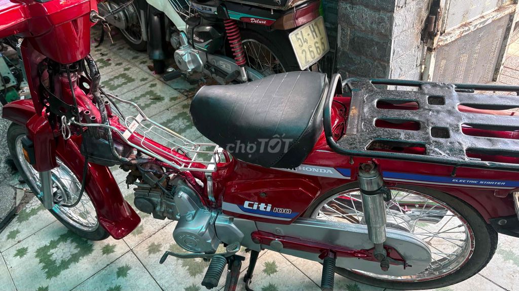 Honda City 100, механическая коробка, красный