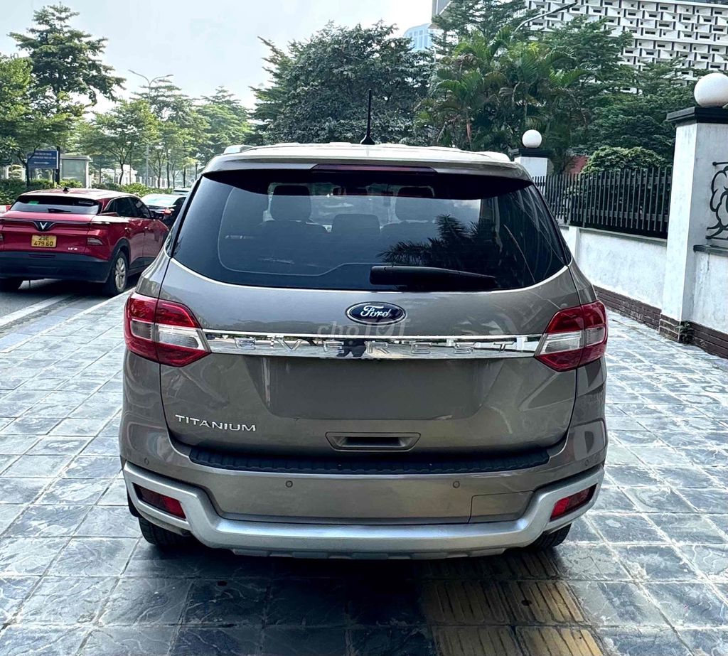 Ford Everest Titanium 2020 дизель коричневый