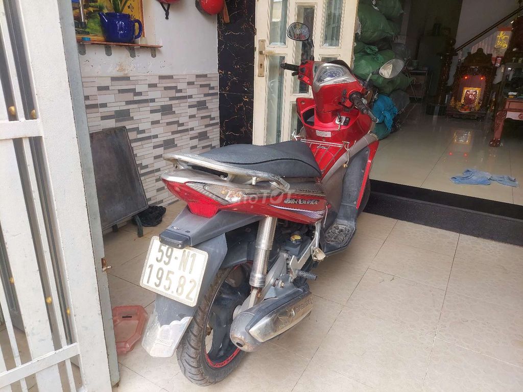 càn bán xe Honda Air Blade 2011 màu Đỏ bạc. Mua bán Xe máy tại Huyện Bình Chánh Tp Hồ Chí Minh được đăng bởi buithanhhau hình 2
