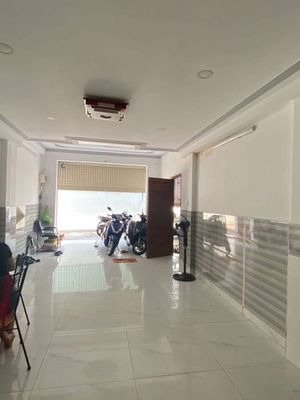 SÁT MẶT TIỀN - HẺM XE TẢI - NHÀ NGANG HƠN 6M - THIẾT KẾ ĐẸP. Mua bán nhà ở tại Quận Tân Phú Tp Hồ Chí Minh được đăng bởi Văn Trường