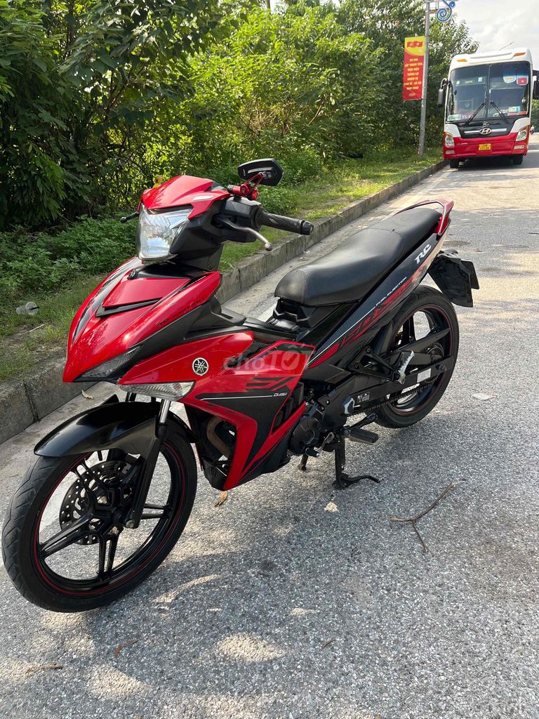 Yamaha Exciter 150 красно-черный, спортивный мотоцикл