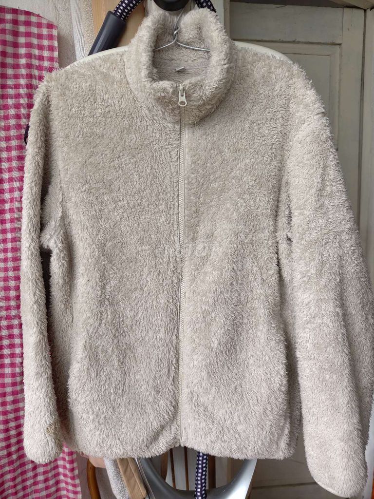 Áo khoác Uniqlo lông L Kem Polyester. Mua bán Quần áo tại Quận Thanh Xuân Hà Nội được đăng bởi Bụi Đời Giải Phóng hình 1