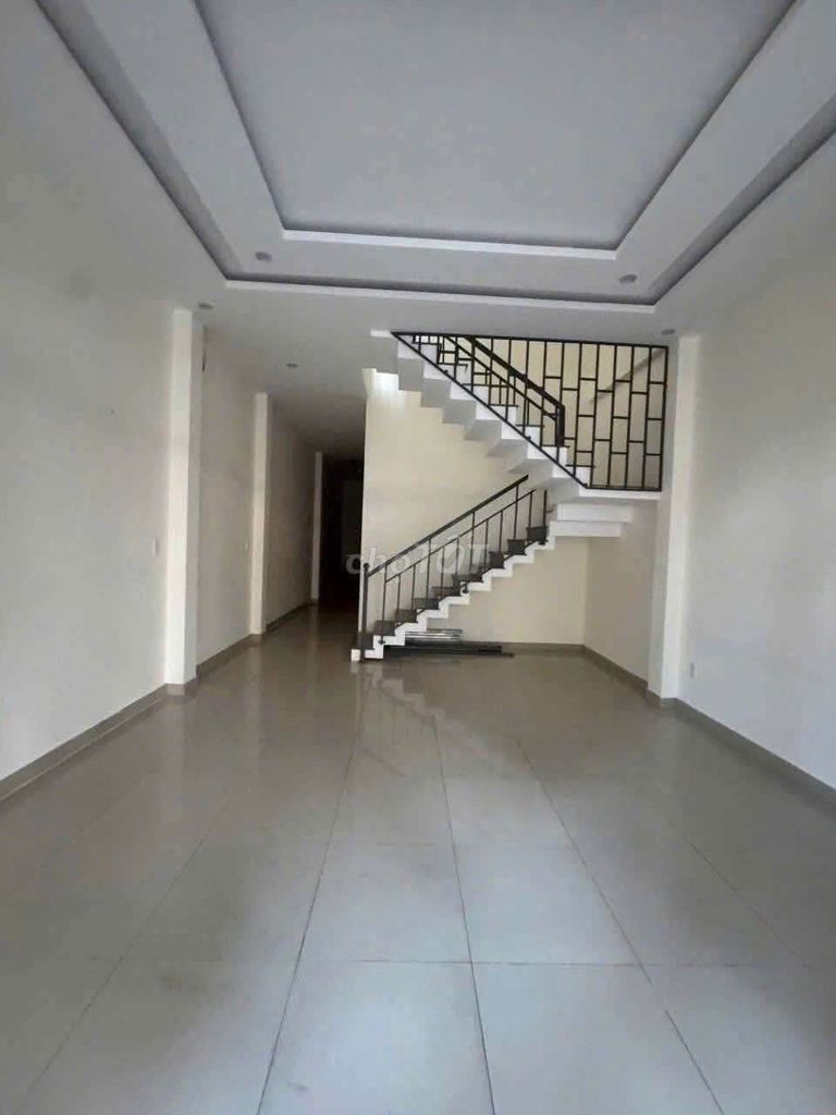Аренда · 3 комн. · 100 м² · Quận Cẩm Lệ, ул. phan văn đáng