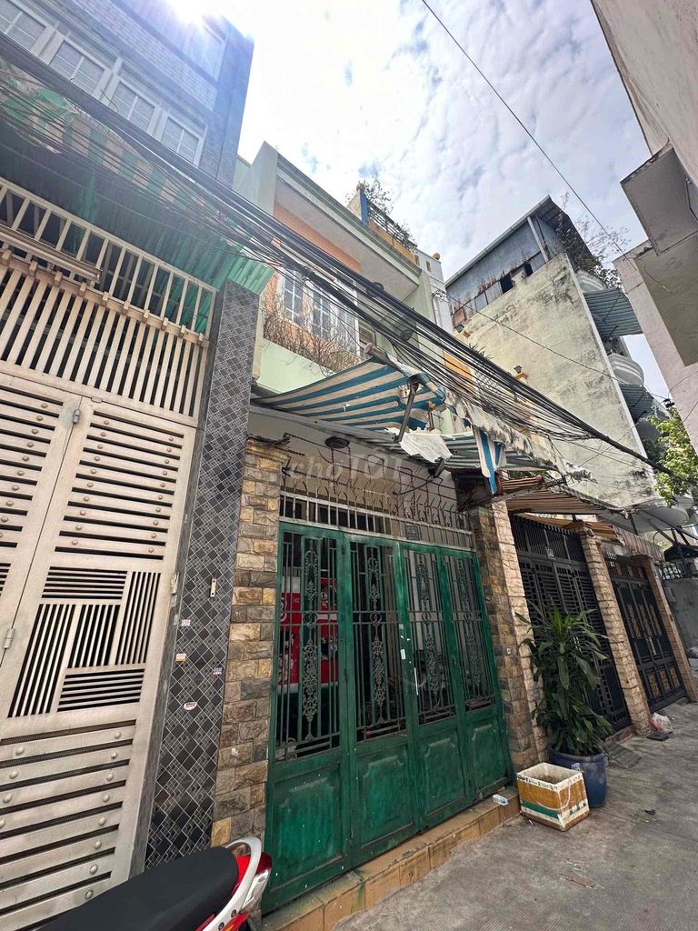 cần bán nhà đường lạc long quân (.3.50x17 )đúc 1 tấm