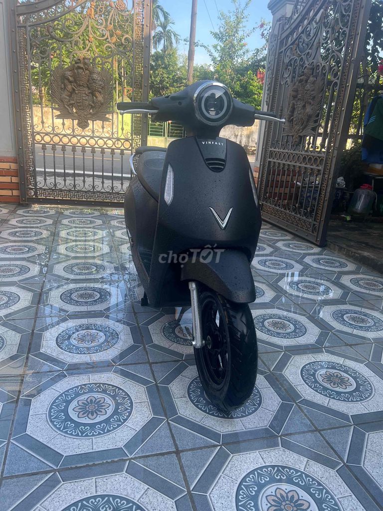 Электроскутер VinFast Evo200 Lite Черный 13 тыс. км