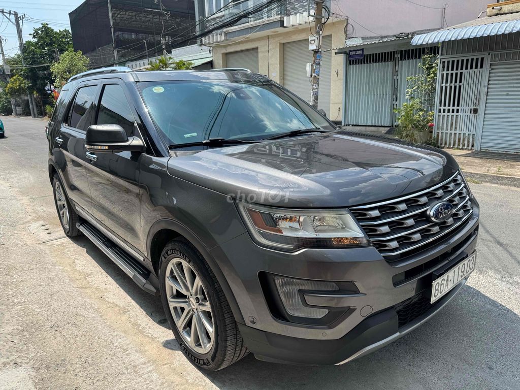 Ford Explorer 2017 США Серый 7 мест