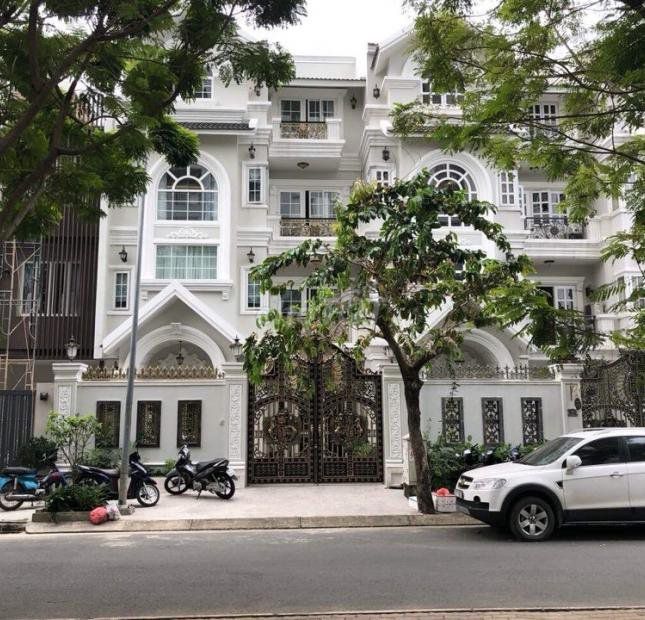 Bán biệt thự siêu đẹp kdc cao cấp liền kề PMh, Phú Thuận, quận 7.