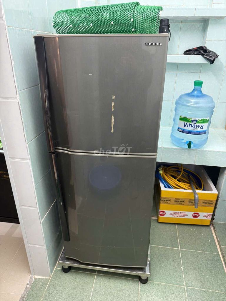 Tủ lạnh Toshiba 2 cánh Xám. Mua bán Tủ lạnh tại Quận Gò Vấp Tp Hồ Chí Minh được đăng bởi Phạm Khánh Duy hình 1