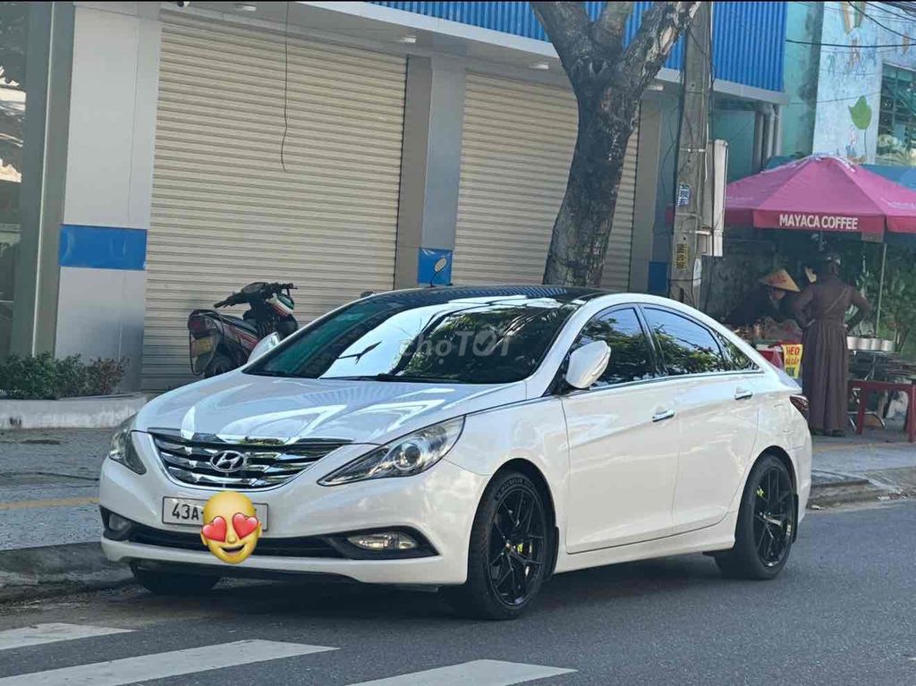 Hyundai Sonata 2012, белый, автомат или обмен на 7 мест