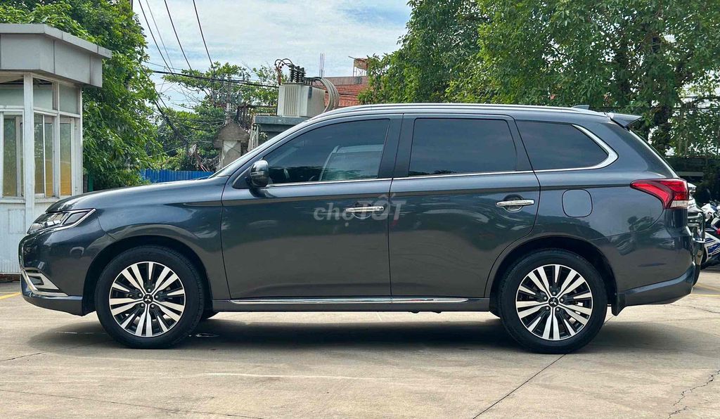 OUTLANDER PREMIUM 2023 ĐI 30.000KM - TRẢ GÓP BANK. Mua bán Ô tô tại Quận 10 Tp Hồ Chí Minh được đăng bởi Nam Huỳnh hình 6