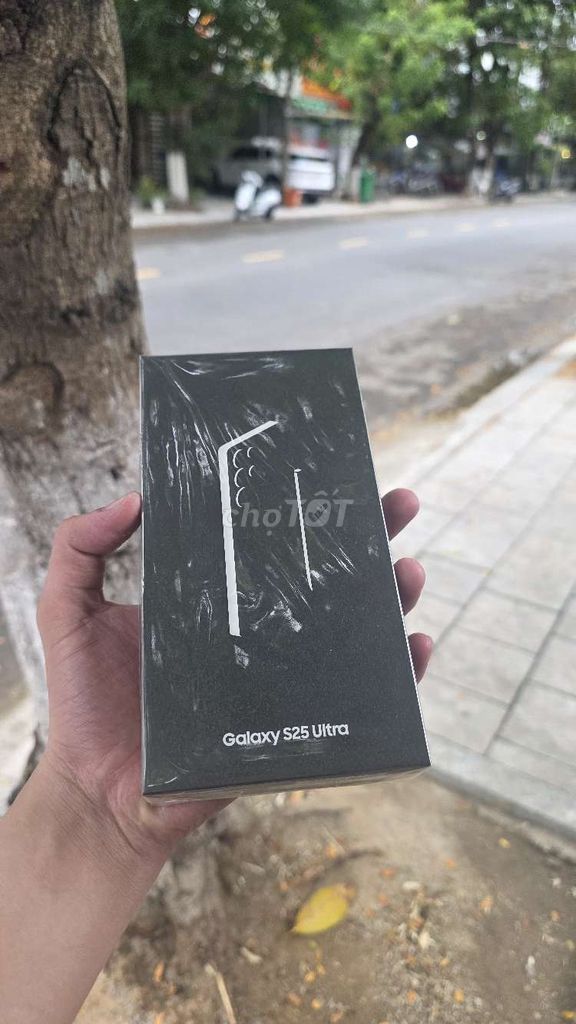 Samsung Galaxy S25 Ultra New Seal bảo hành 12th.. Mua bán Điện thoại tại Quận Liên Chiểu Đà Nẵng được đăng bởi Thien  hình 1