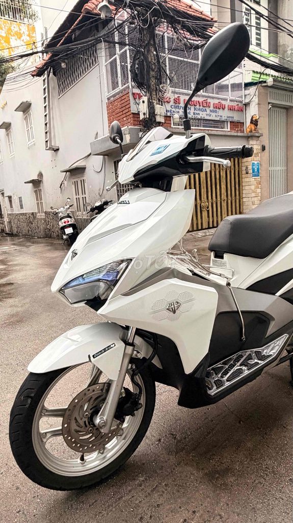 Воздушный клинок Honda 2017 белый 125 куб. см